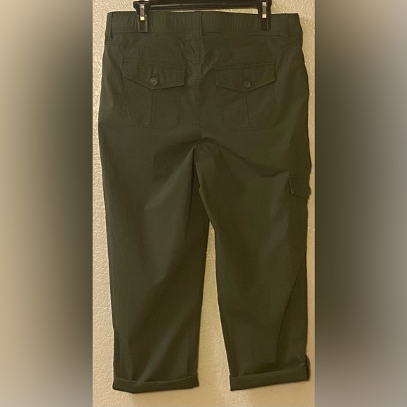 CHICO’S Convertible Poplin Cargo Crops size1.5 = M/10 - Picture 6 of 17